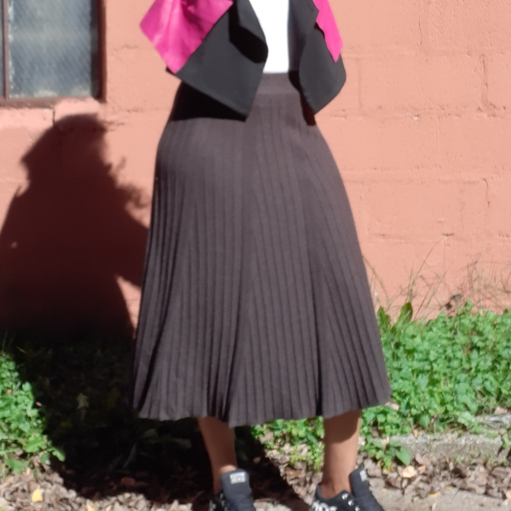 Simply Salted Charcoal Knit Pleated Skirt